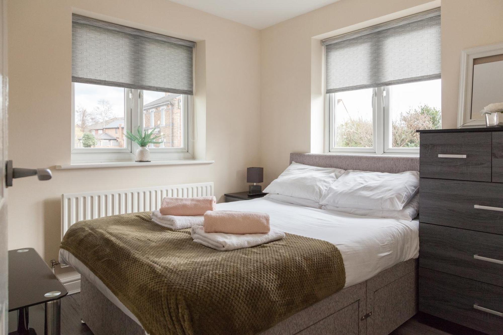 Pinfold Court Apartments 노우슬리 외부 사진