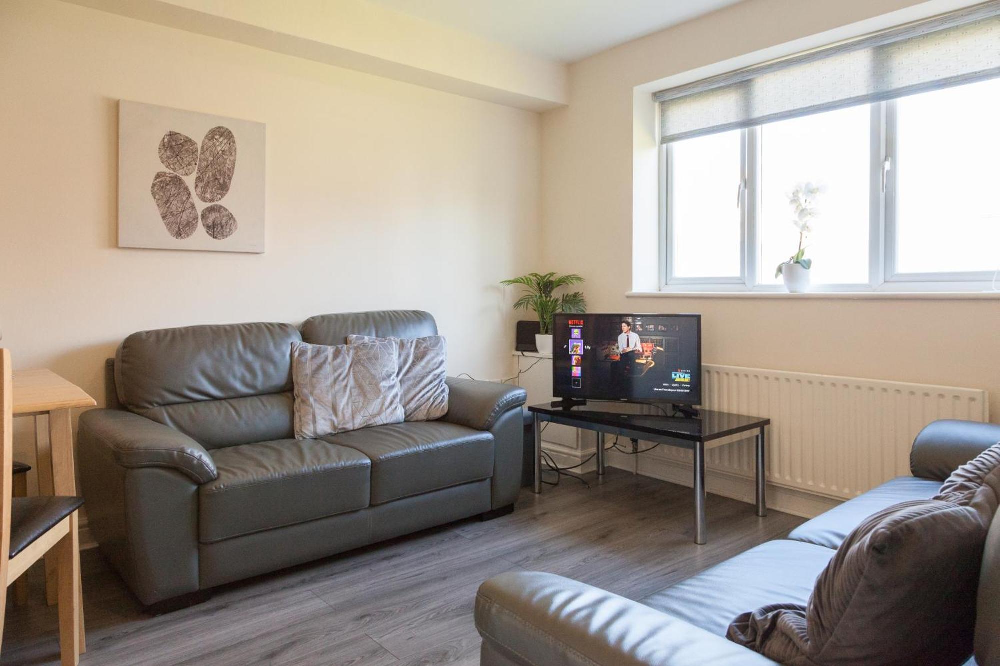 Pinfold Court Apartments 노우슬리 외부 사진
