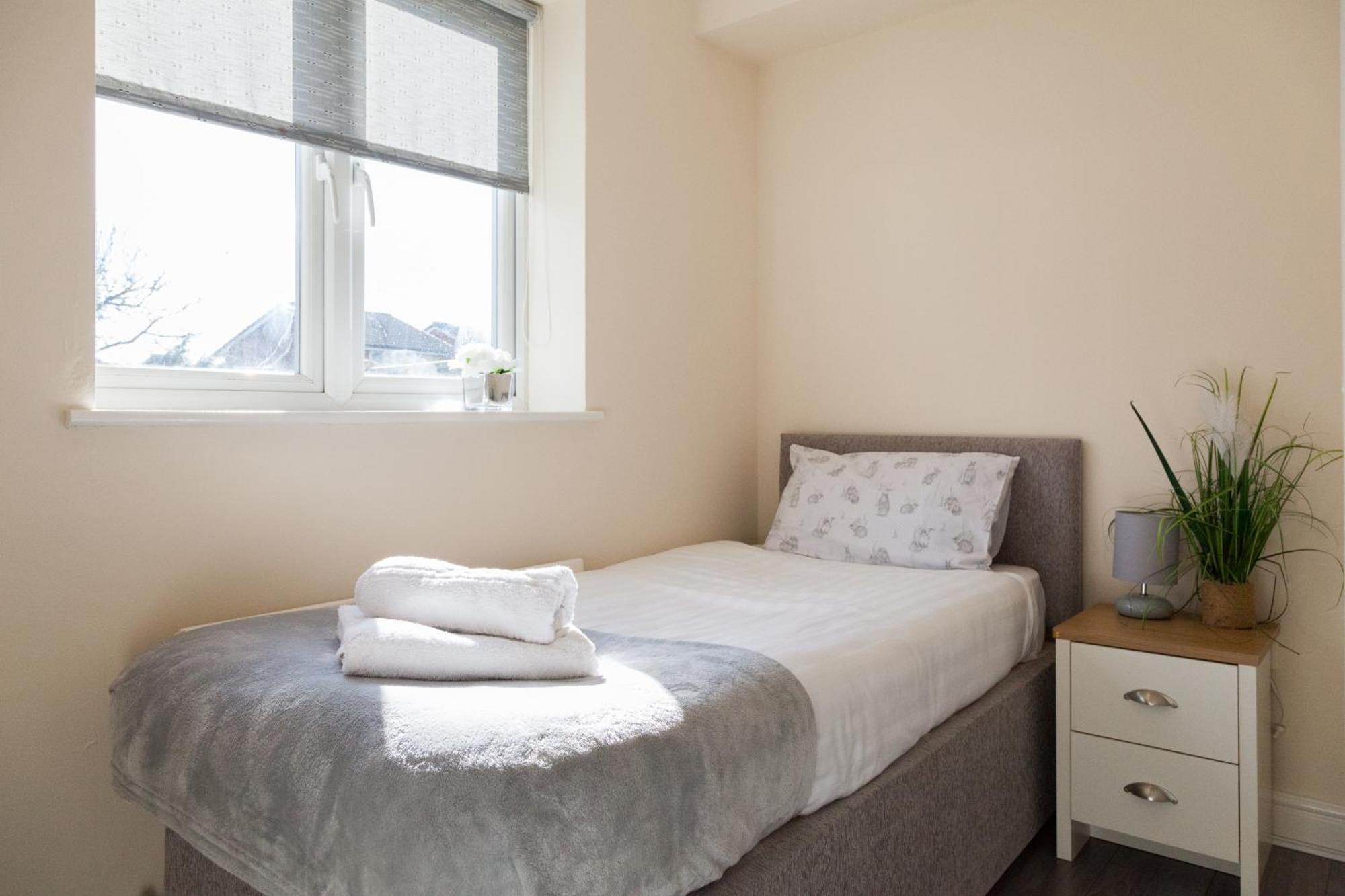 Pinfold Court Apartments 노우슬리 외부 사진