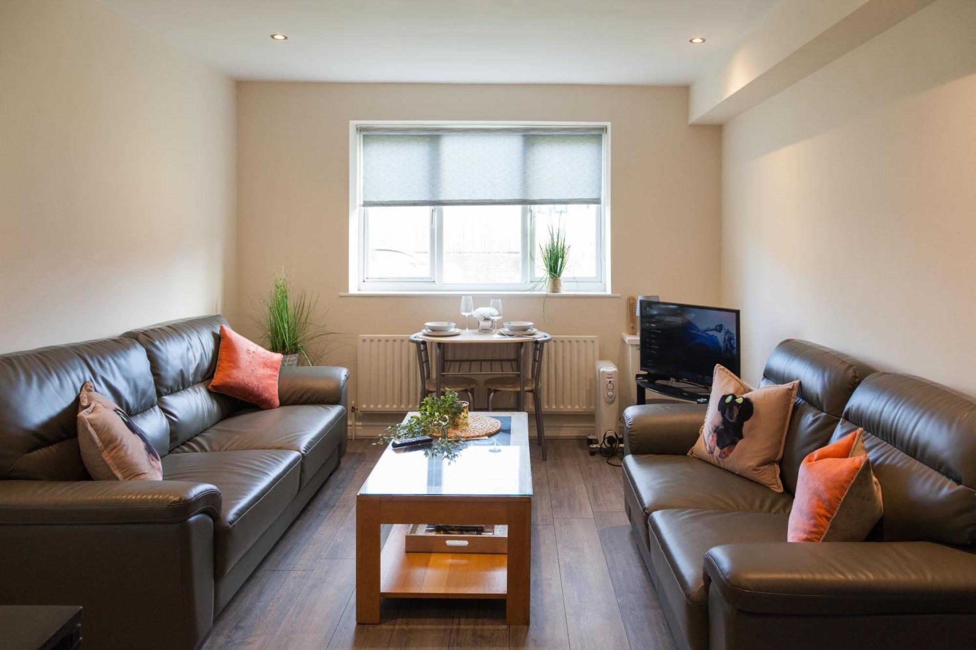 Pinfold Court Apartments 노우슬리 외부 사진