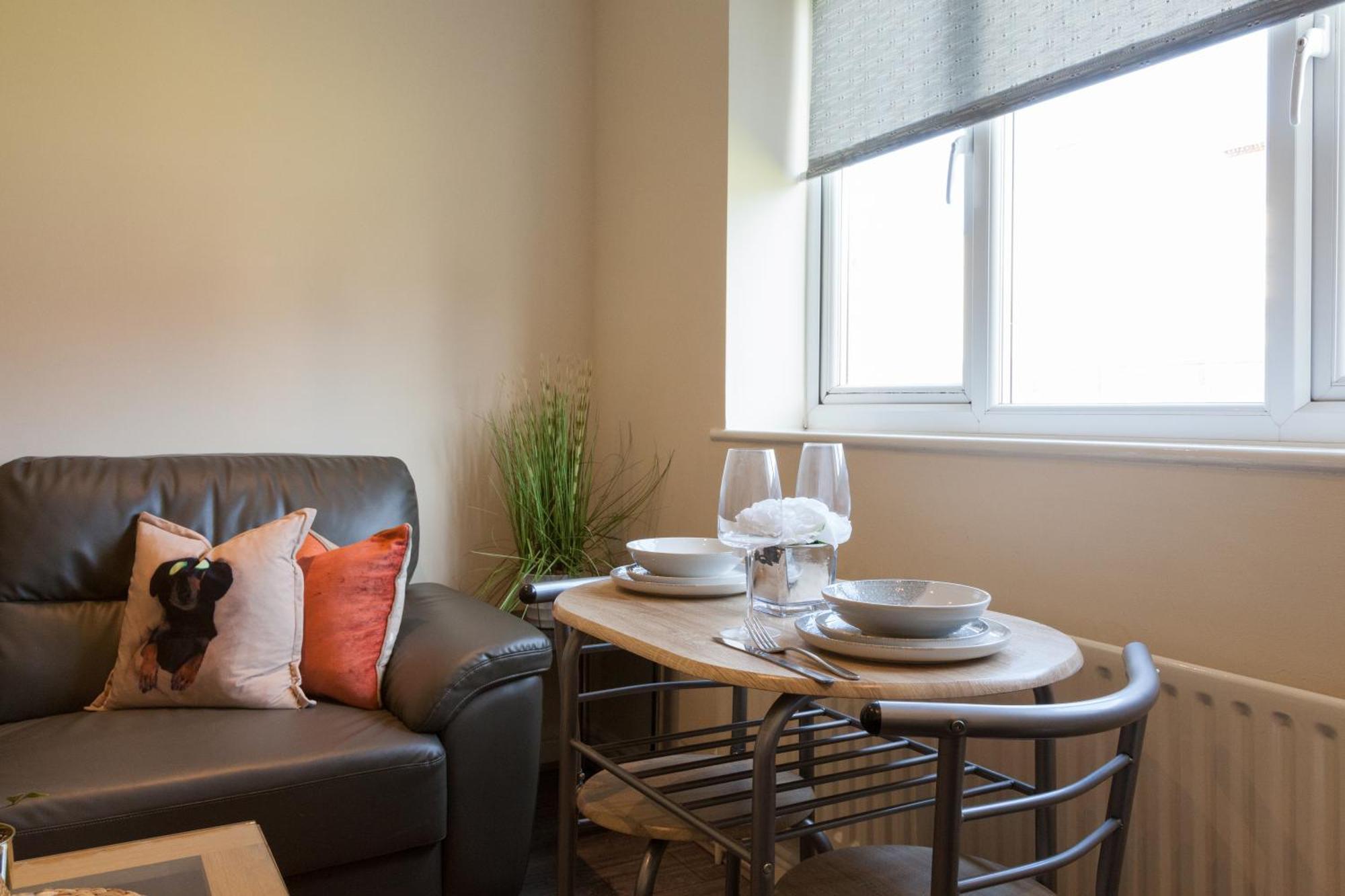 Pinfold Court Apartments 노우슬리 외부 사진